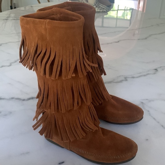 Minnetonka Leather Moccasin Boots 3 Layer Frayed  -Famous ! size 5 - Picture 2 of 8